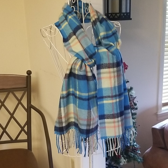 Soft & Cozy blue paid scarf - Picture 3 of 6